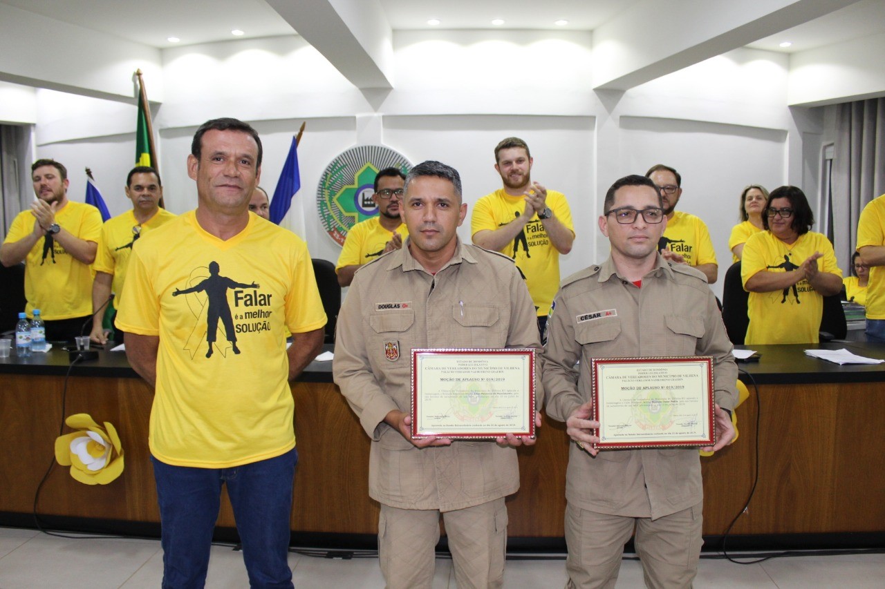 Após salvarem recém-nascida, bombeiros militares recebem moção de aplauso na Câmara de Vereadores