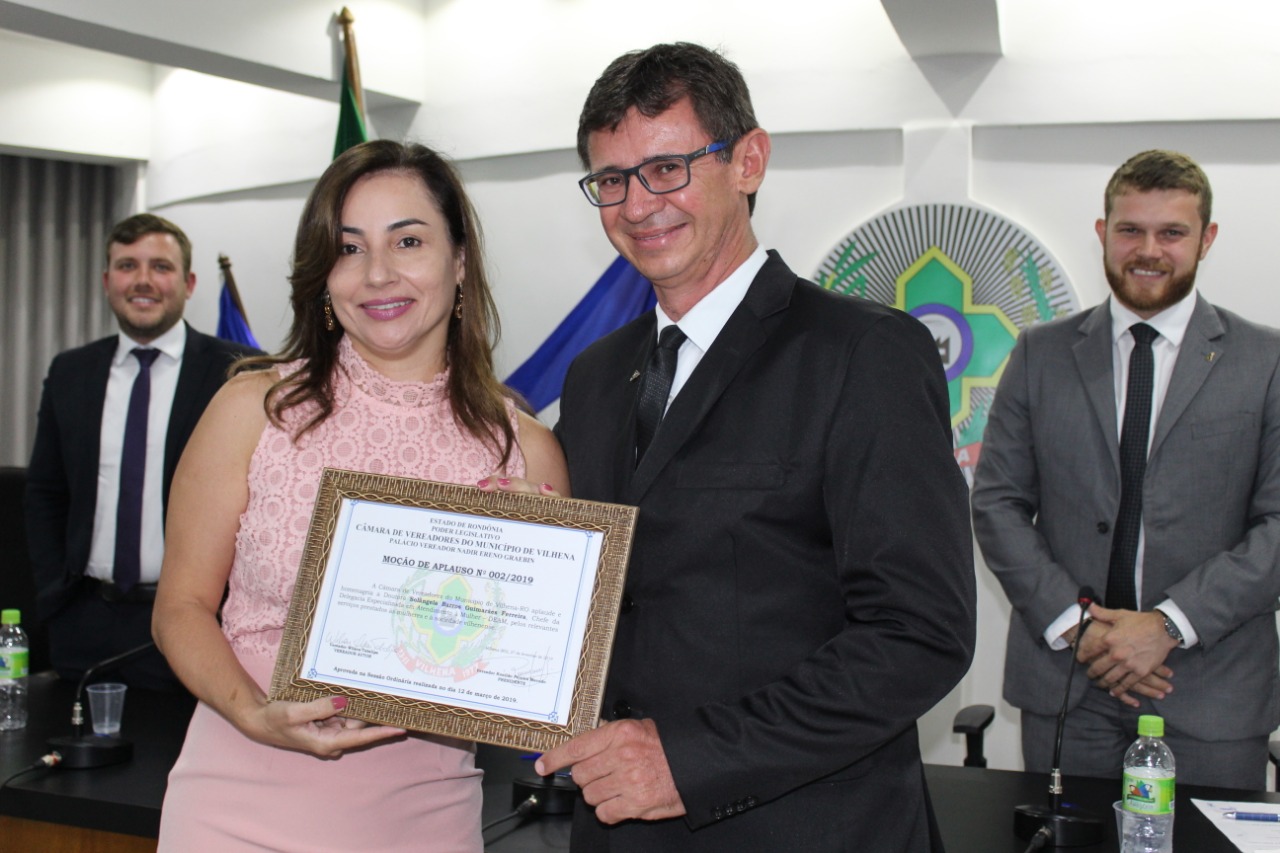 Em mês da mulher, delegada vilhenense recebe homenagem na Câmara