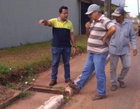 França Silva da Rádio cobra o desentupimento das bocas de lobo das avenidas do município