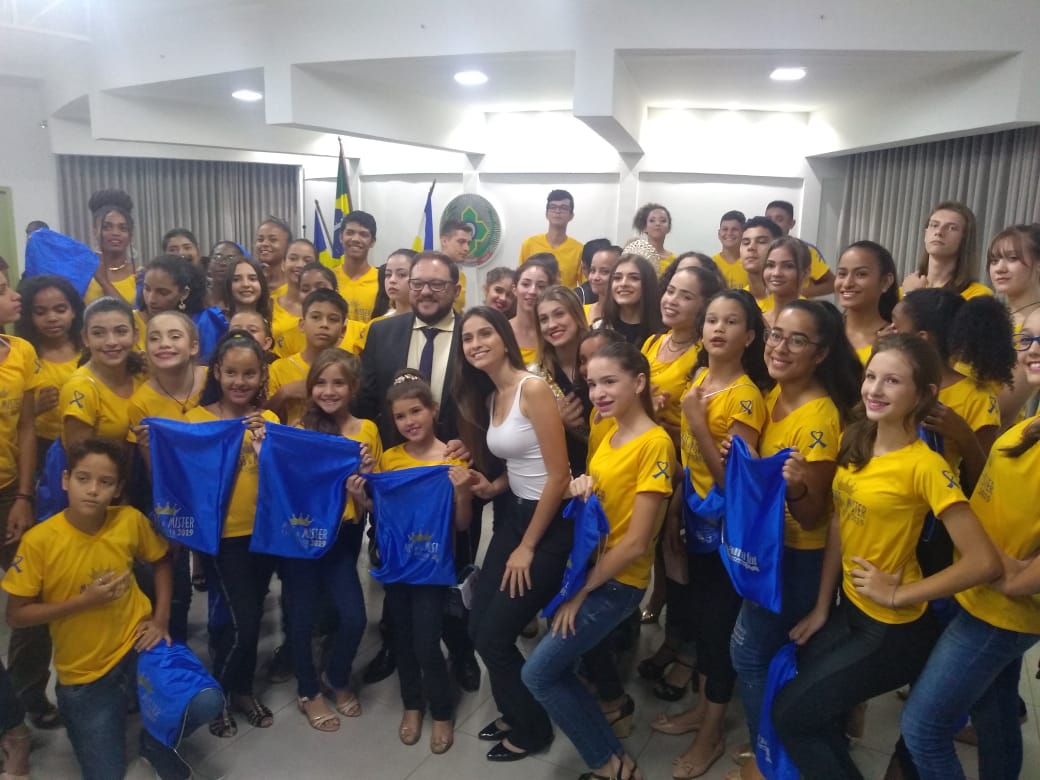 Modelos da Charme Models participam da sessão da Câmara de Vereadores e aderem à campanha pela Valorização da Vida