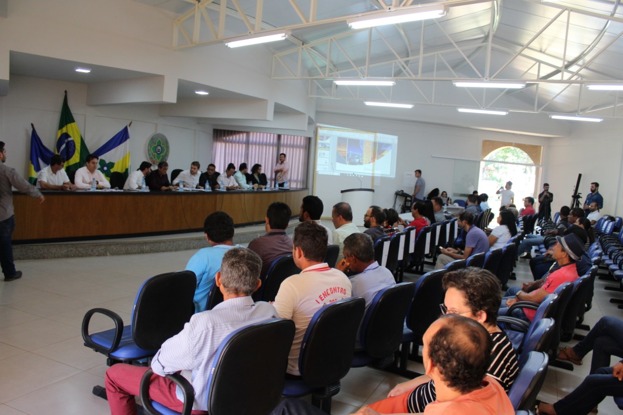 População questiona e debate com Energisa em Audiência Pública presidida por França Silva e Maziero