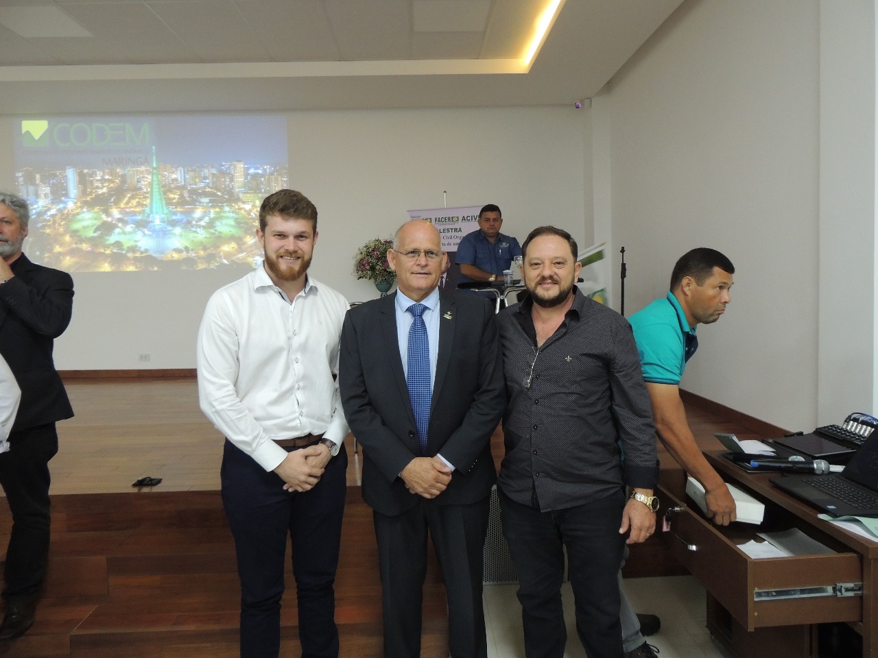 Presidente da Câmara participa de palestra sobre desenvolvimento urbano e sociedade civil organizada