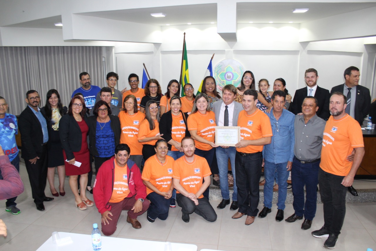 Rogério Golfetto entrega Moção de Aplauso à Associação Beneficente Fonte de Água Viva
