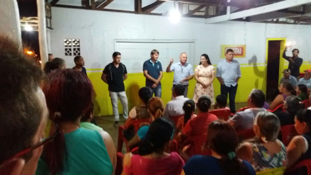 Rogério Golfetto, Rosani e moradores do setor 8 e 9 se reúnem para debater cobrança de asfalto  