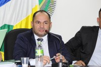 Ronildo Macedo diz a líder comunitário para ir trabalhar, pois não vai ganhar nada desta Câmara