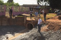 Ronildo Macedo e Samir Ali acompanham patrolamento em ruas atrás do cemitério