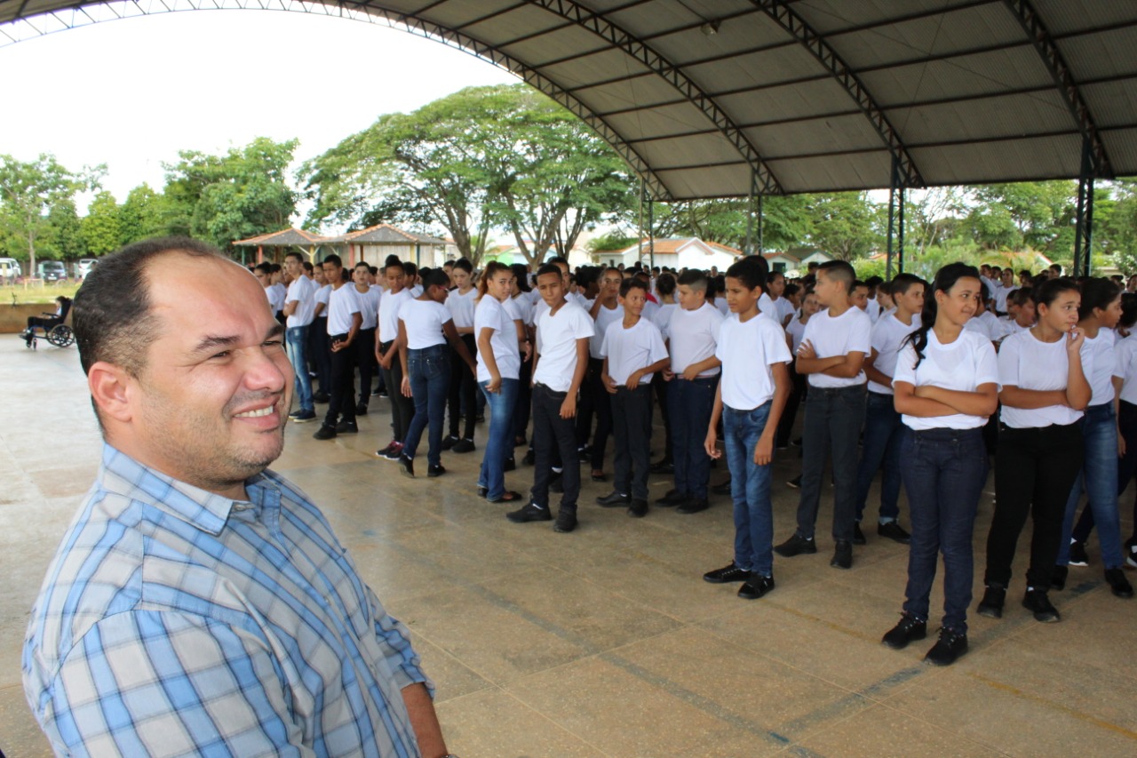 Ronildo Macedo prestigia abertura do ano letivo da escola militarizada Cristo Rei