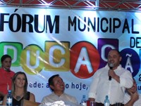 Ronildo Macedo reafirma apoio irrestrito a projetos em prol da educação durante fórum municipal