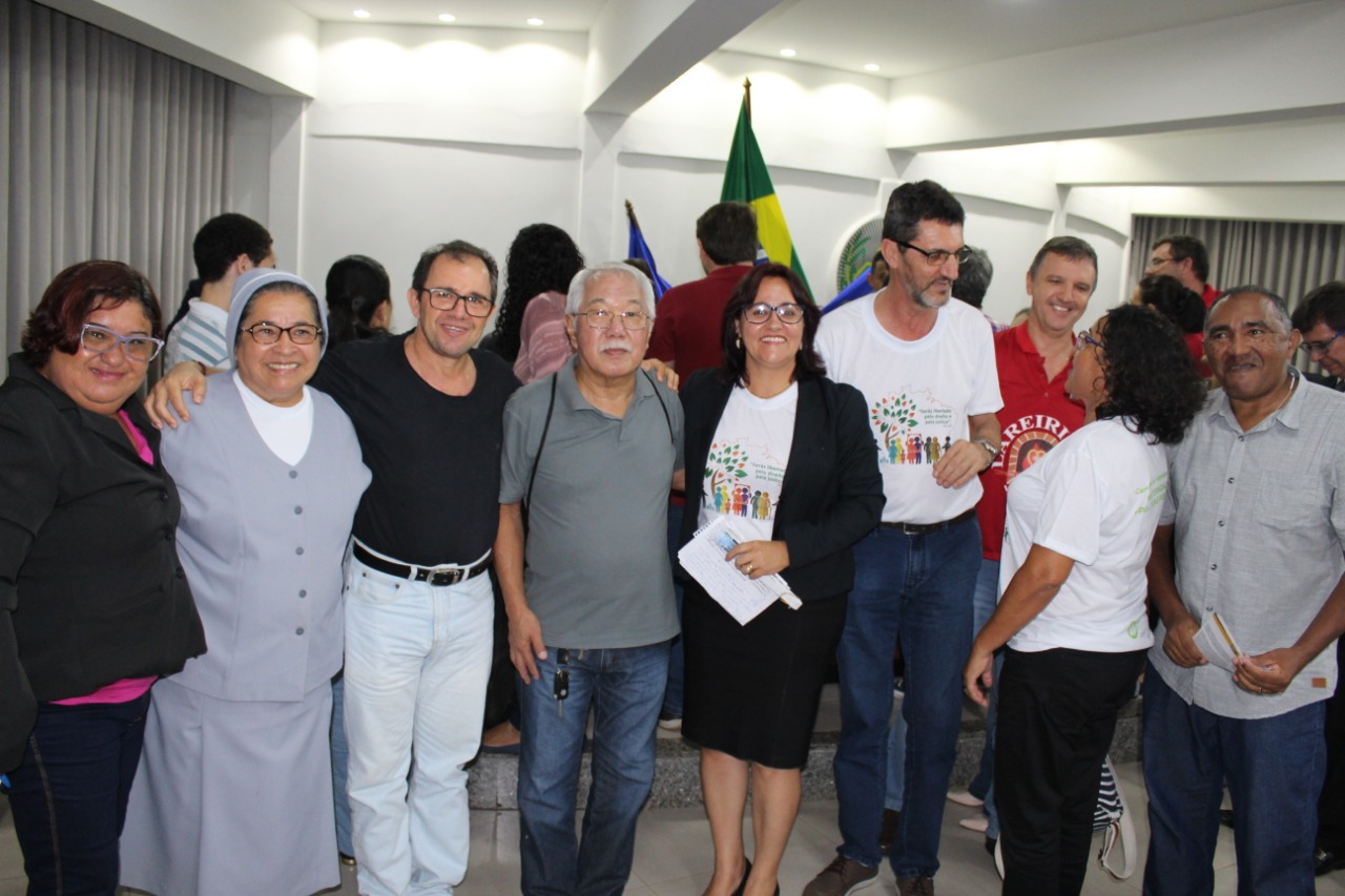 Vereadora Vera da Farmácia leva membros da Igreja Católica à sessão da Câmara para lançarem Campanha da Fraternidade 2019