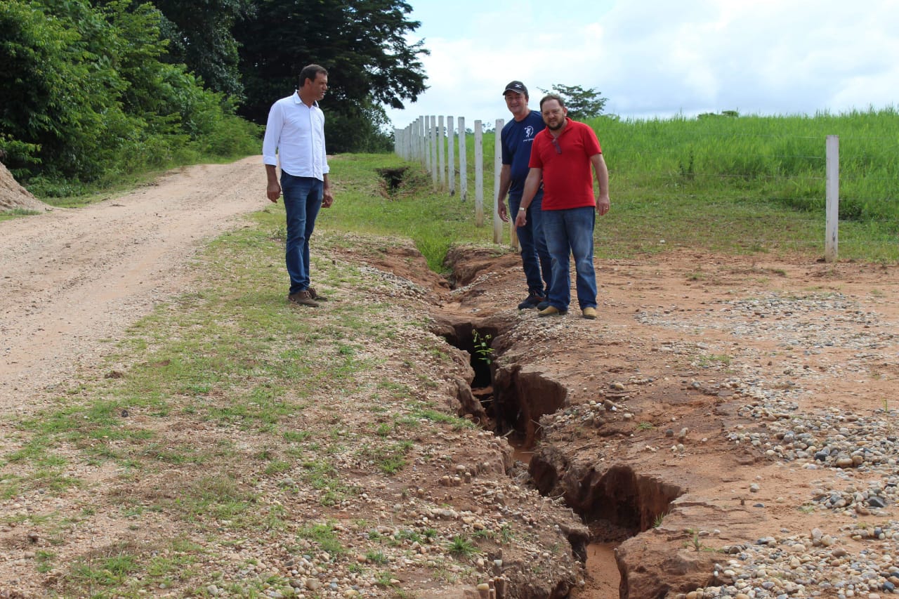 Vereadores Adilson e Suchi visitam distritos e buscam soluções para linhas rurais