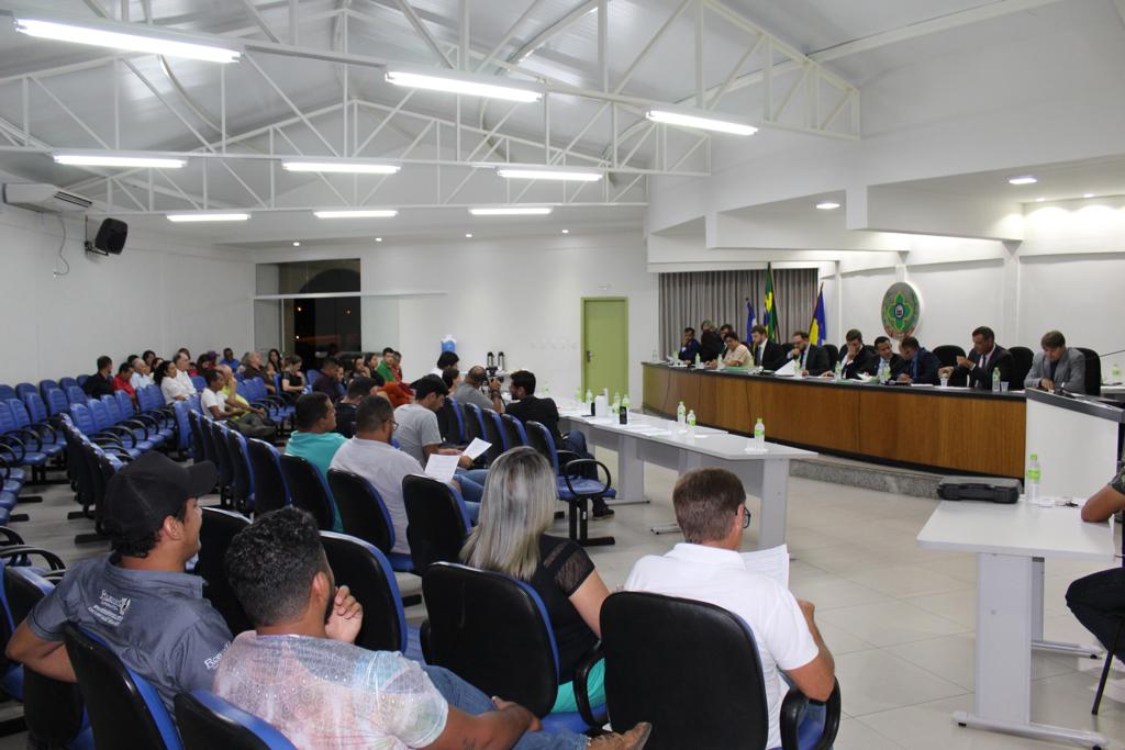 Vereadores autorizam o uso de R$ 4 milhões para prefeitura pagar salário de servidores