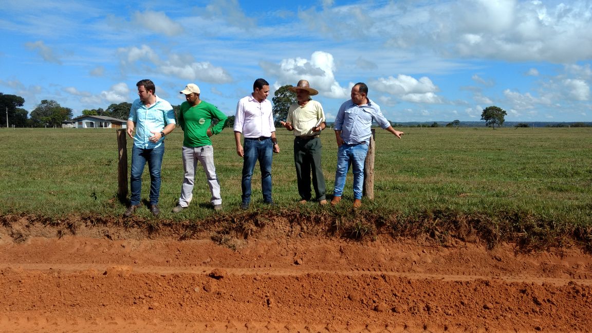 Vereadores fiscalizam a correta execução de verba do FITHA para recuperação de estradas vicinais pela prefeitura de Vilhena