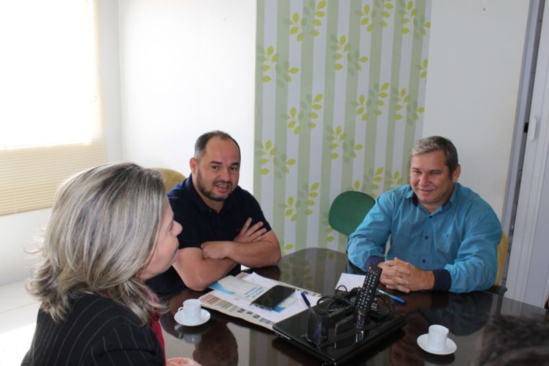 Vice-presidente da Câmara de Espigão visita Ronildo Macedo para conhecer inovações na gestão da Câmara vilhenense
