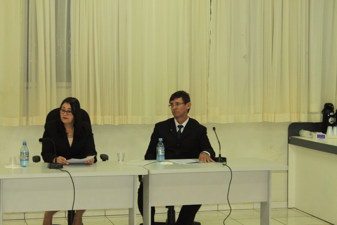 Wilson Tabalipa e Valdete Savaris tomam posse durante sessão ordinária na Câmara de Vilhena  